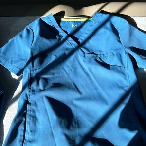 Medlita Vista 2 pocket v neck light weight stretch scrub top ocean blue XXS